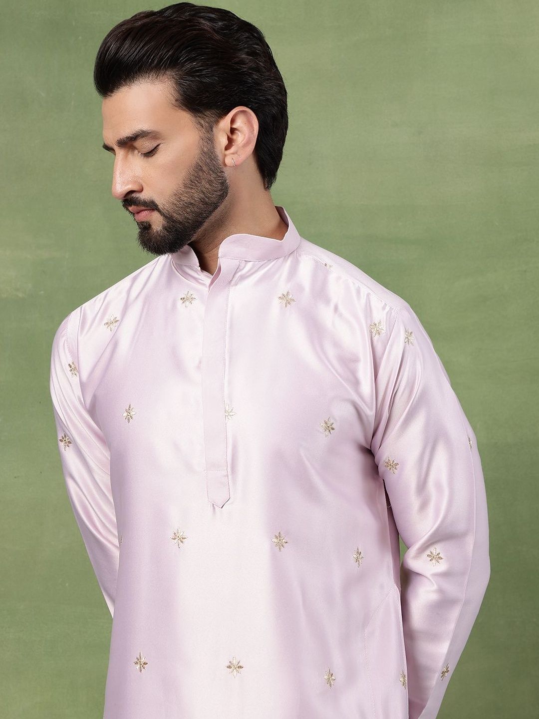 SOJANYA Men Floral Embroidered Thread Work Kurta