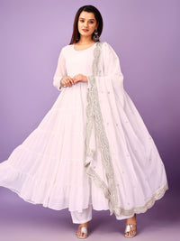 Kalini Round Neck bertingkat Gotta Patti Anarakli Kurta dengan Seluar & Dupatta