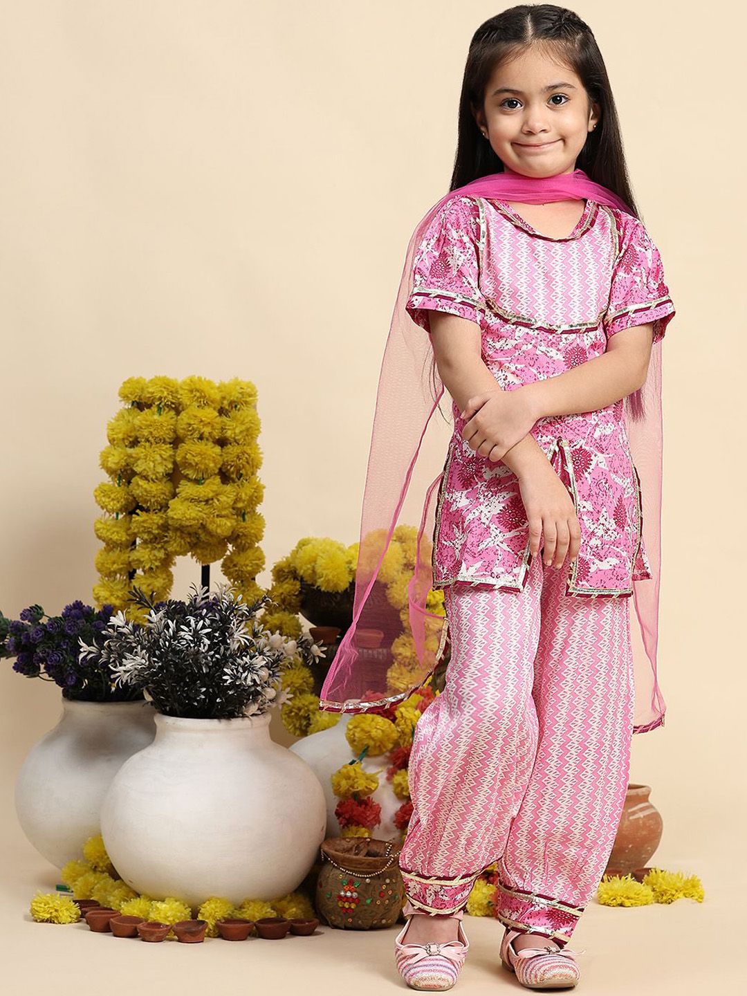 Cutiekins Girls Floral Printed Straight Kurta with Salwar & With Dupatta