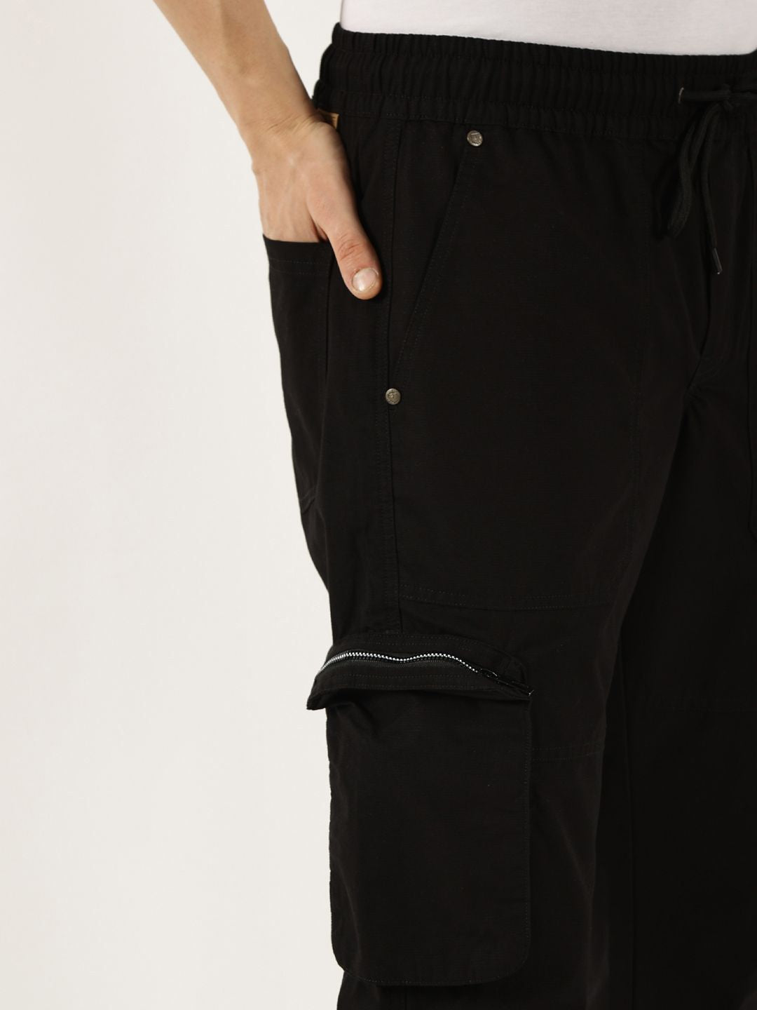 Thomas Scott Men Cotton Solid Smart Easy Wash Cargo Trousers