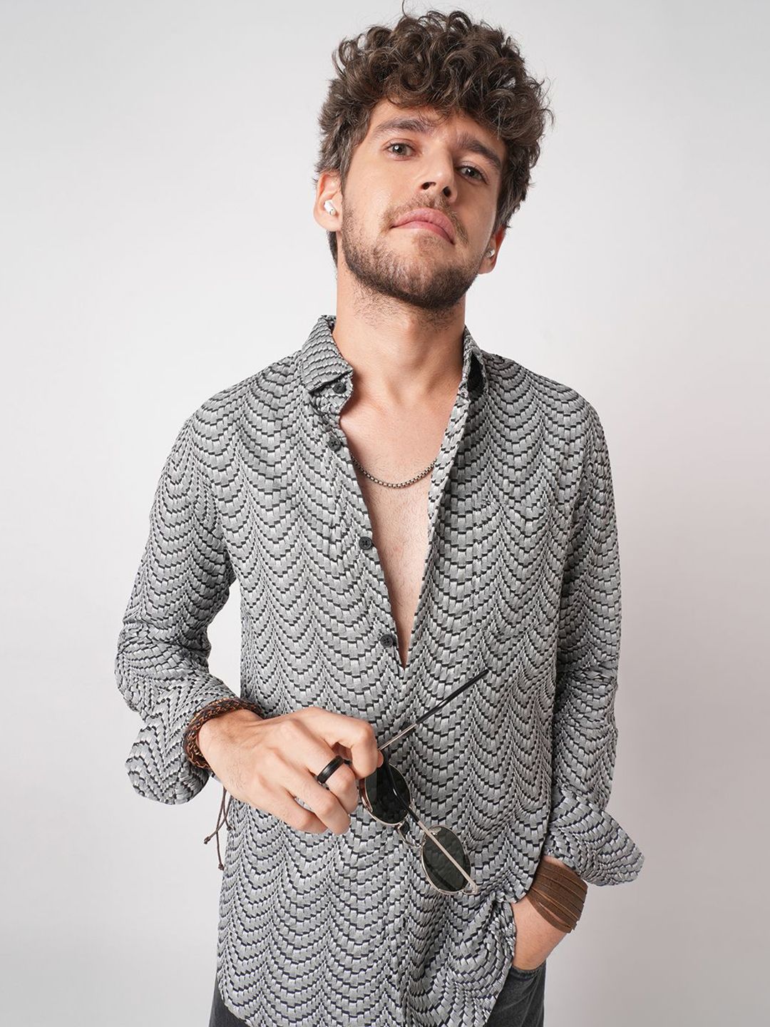 VASTRADO Men Slim Fit Textured Spread Collar Cotton Casual Shirt