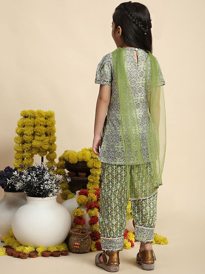 Cutiekins Girls Ethnic Motifs Printed Straight Kurta with Salwar & Dupatta