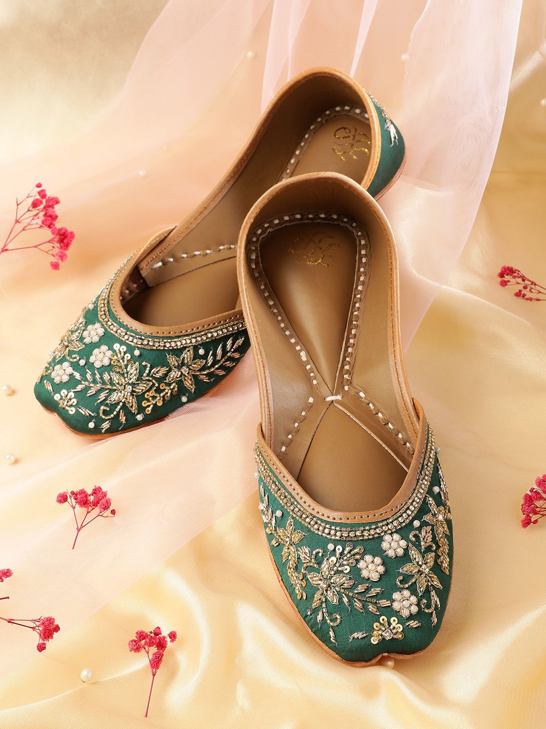 House of Pataudi Floral Embroidered Ethnic Mojaris