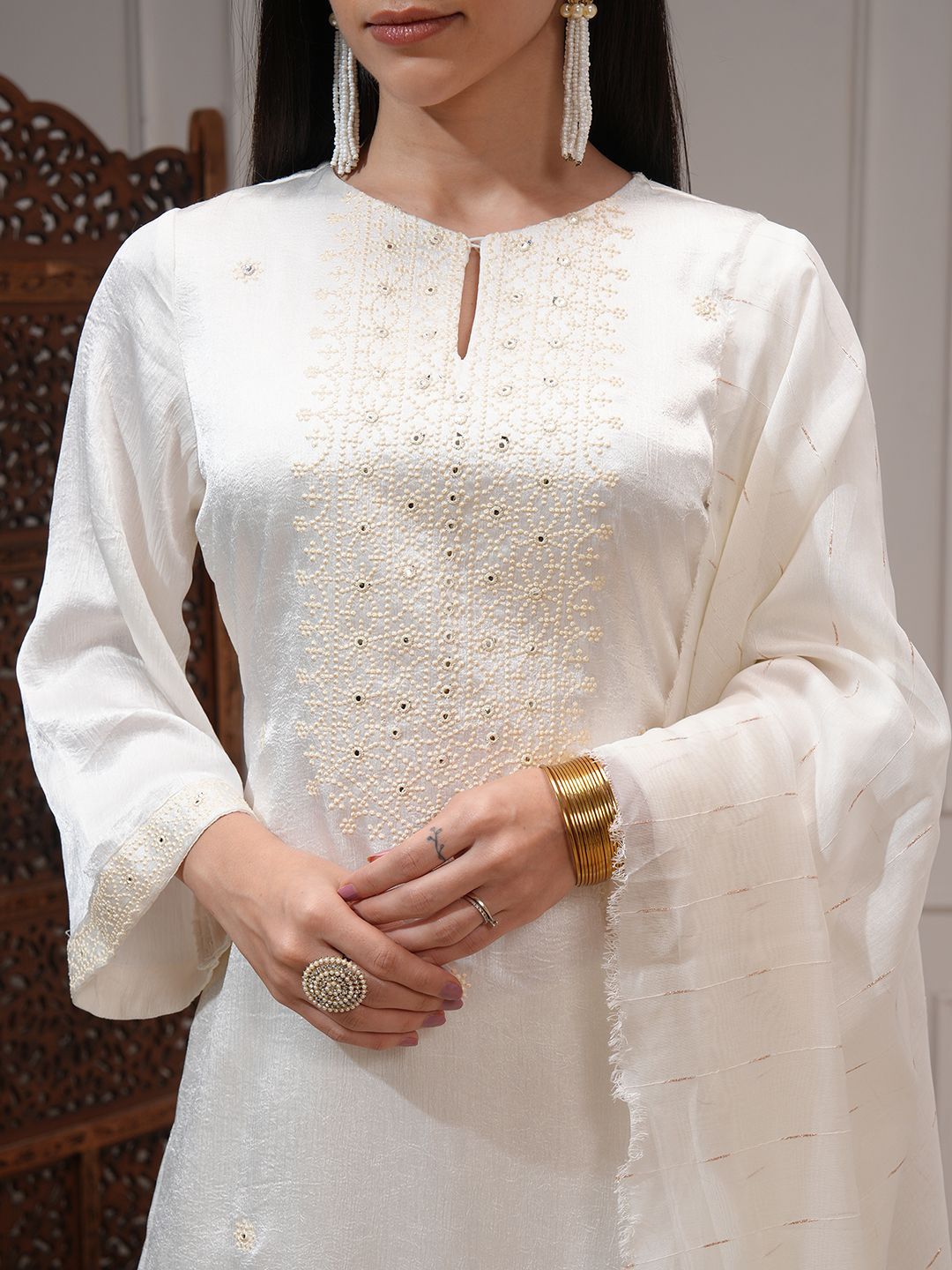 Vishudh Women Embroidered Straight Kurta With Regular Pants & Organza Dupatta