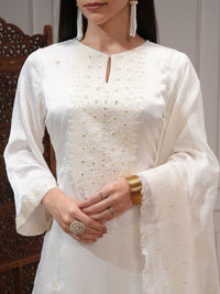 Vishudh Women Embroidered Straight Kurta With Regular Pants & Organza Dupatta