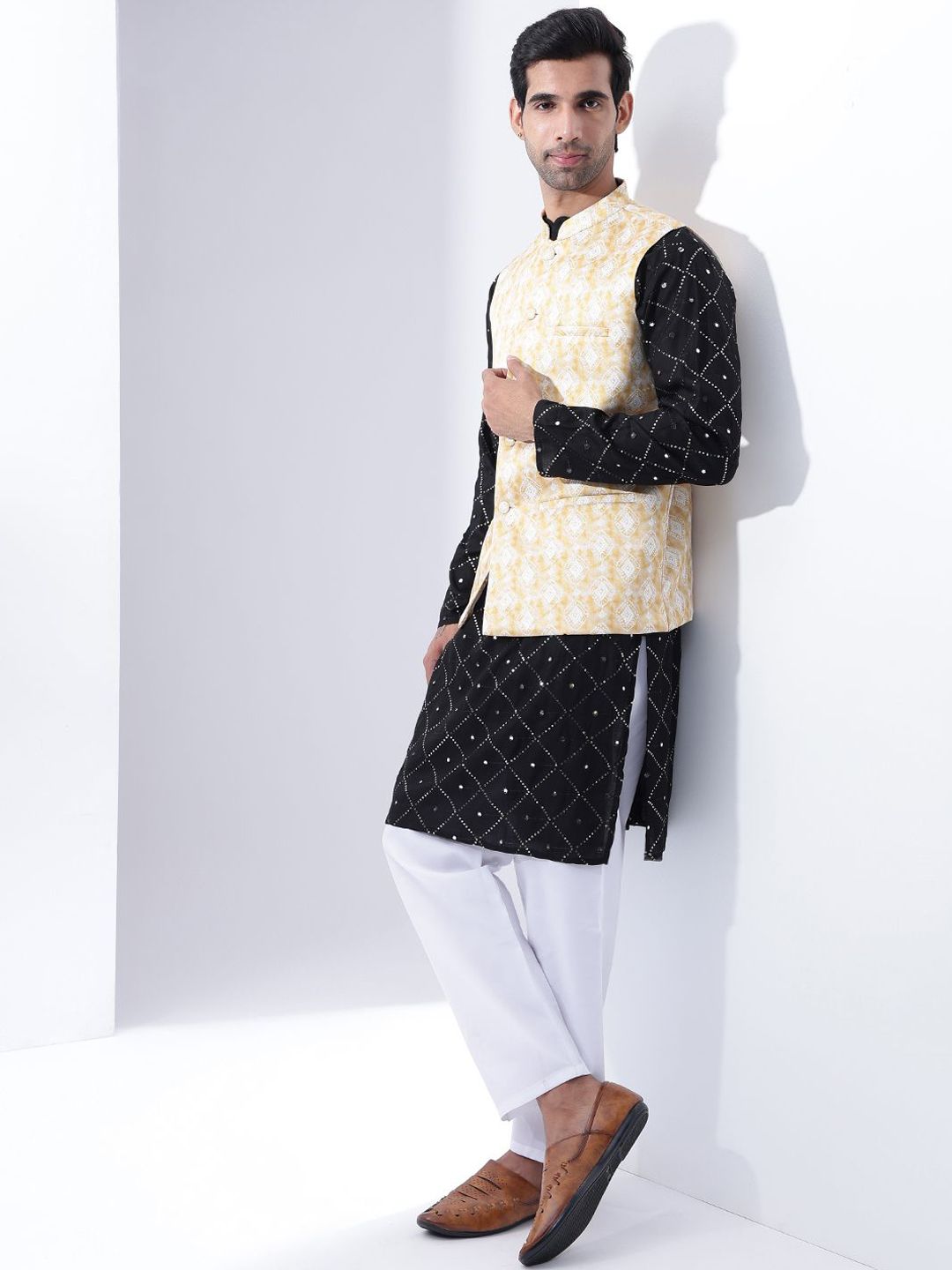 Anouk Geometric Embroidered Sequinned Pure Cotton Kurta & Pyjamas With jacket