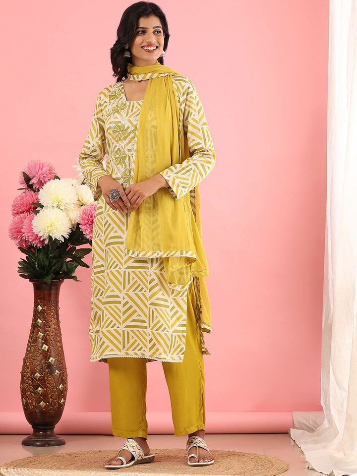 Mamicha Women Floral Printed Regular Pure Cotton Kurta with Palazzos & With Dupatta