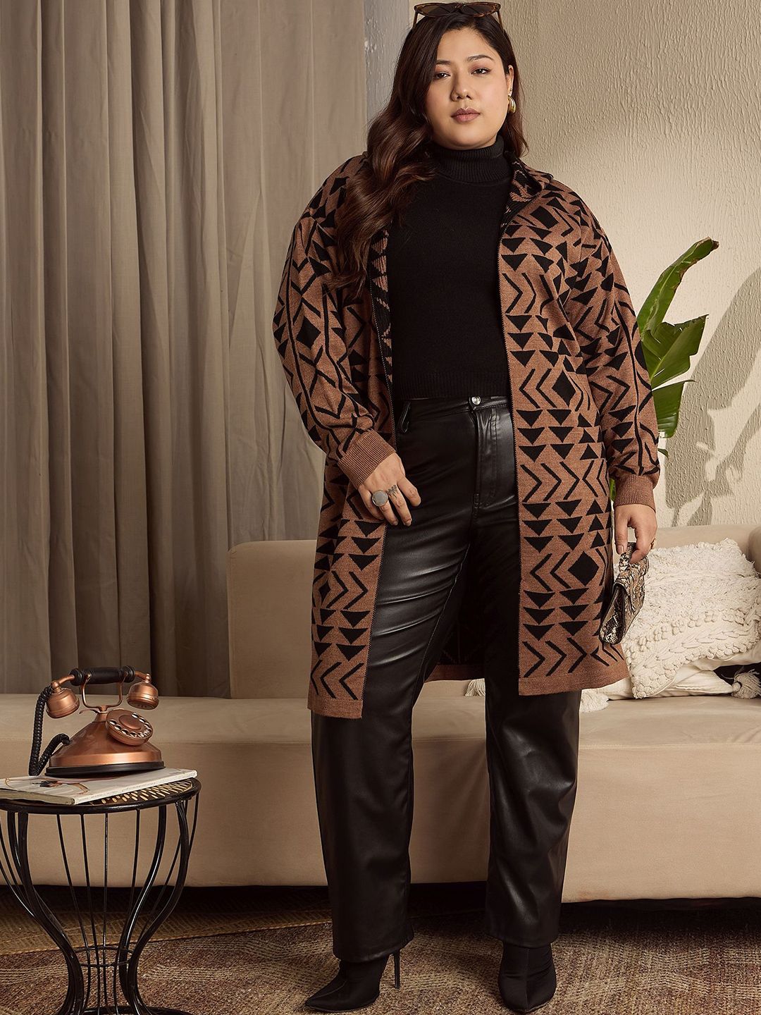 Berrylush Curve Women Printed Hooded Long Sleeves Longline