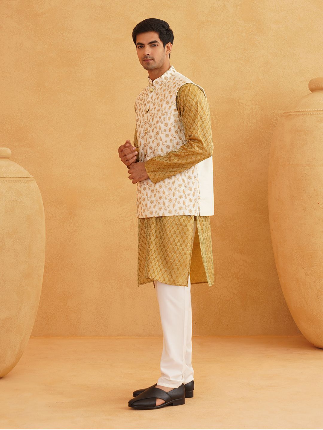 SOJANYA Ethnic Motifs Printed Mandarin Collar Kurta With Churidar And Nehru Jacket