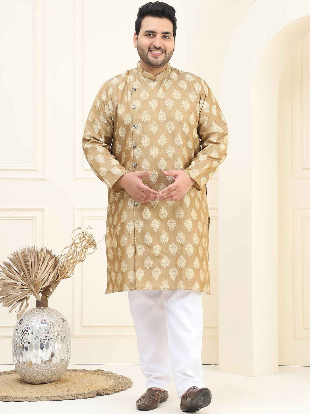SOJANYA PLUS Plus Size Ethnic Motifs Thread Work Straight Kurta with Pyjamas