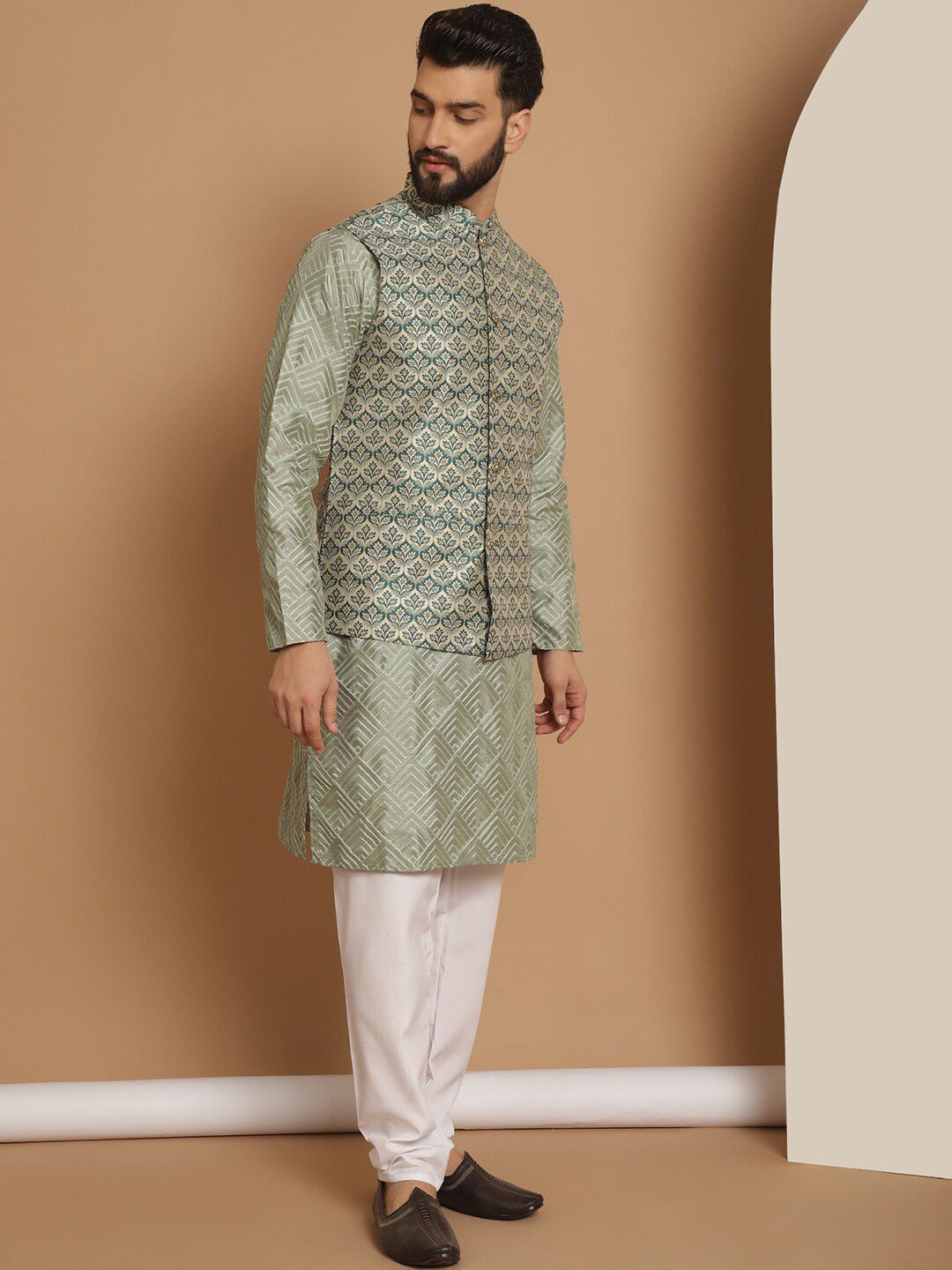 Anouk Mandarin Collar Embroidered Knee Length Regular Thread Work Kurta with Churidar