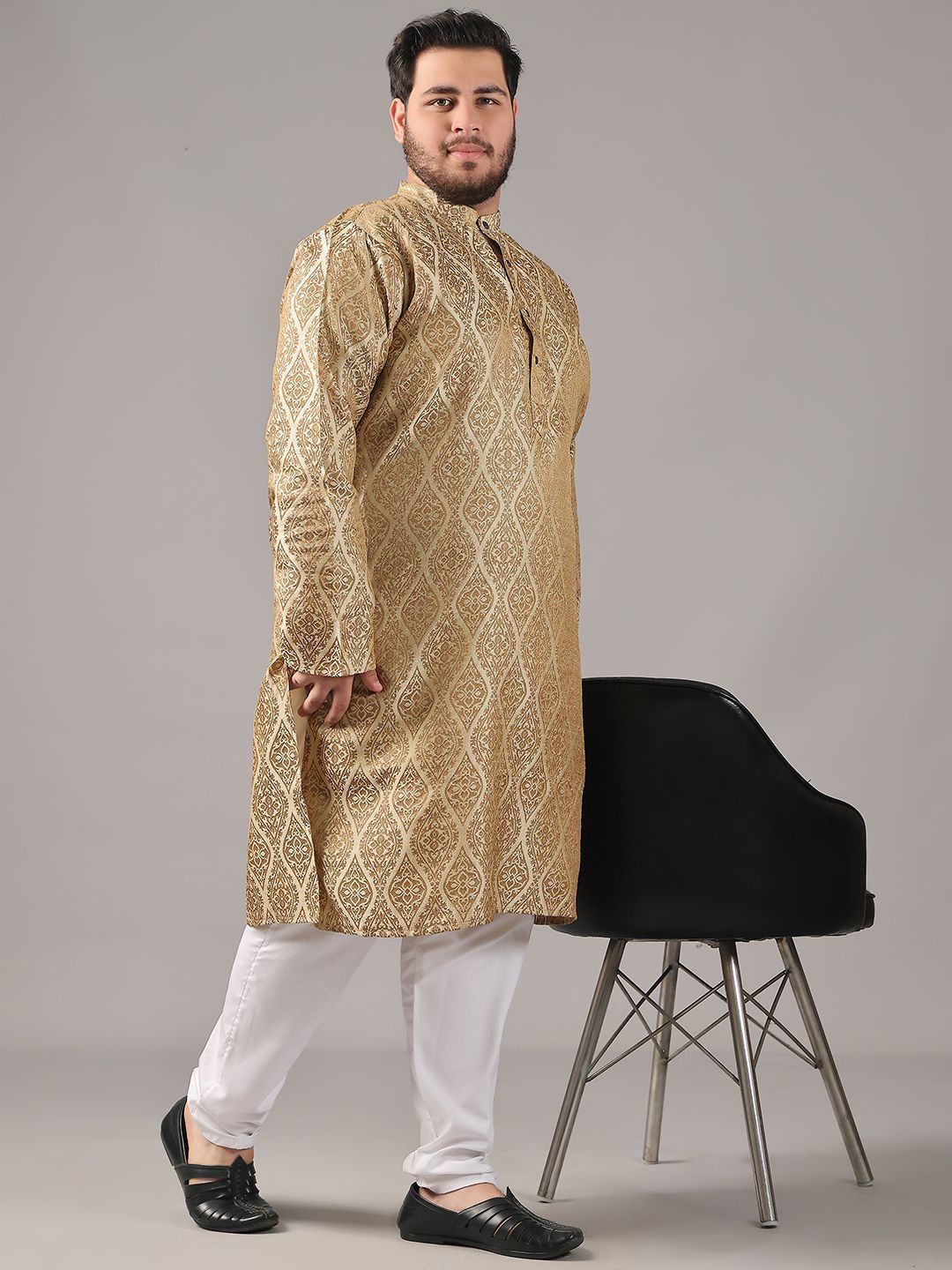 SOJANYA PLUS Size Ethnic Motifs Woven Design Band Collar Jacquard Silk Straight Kurta