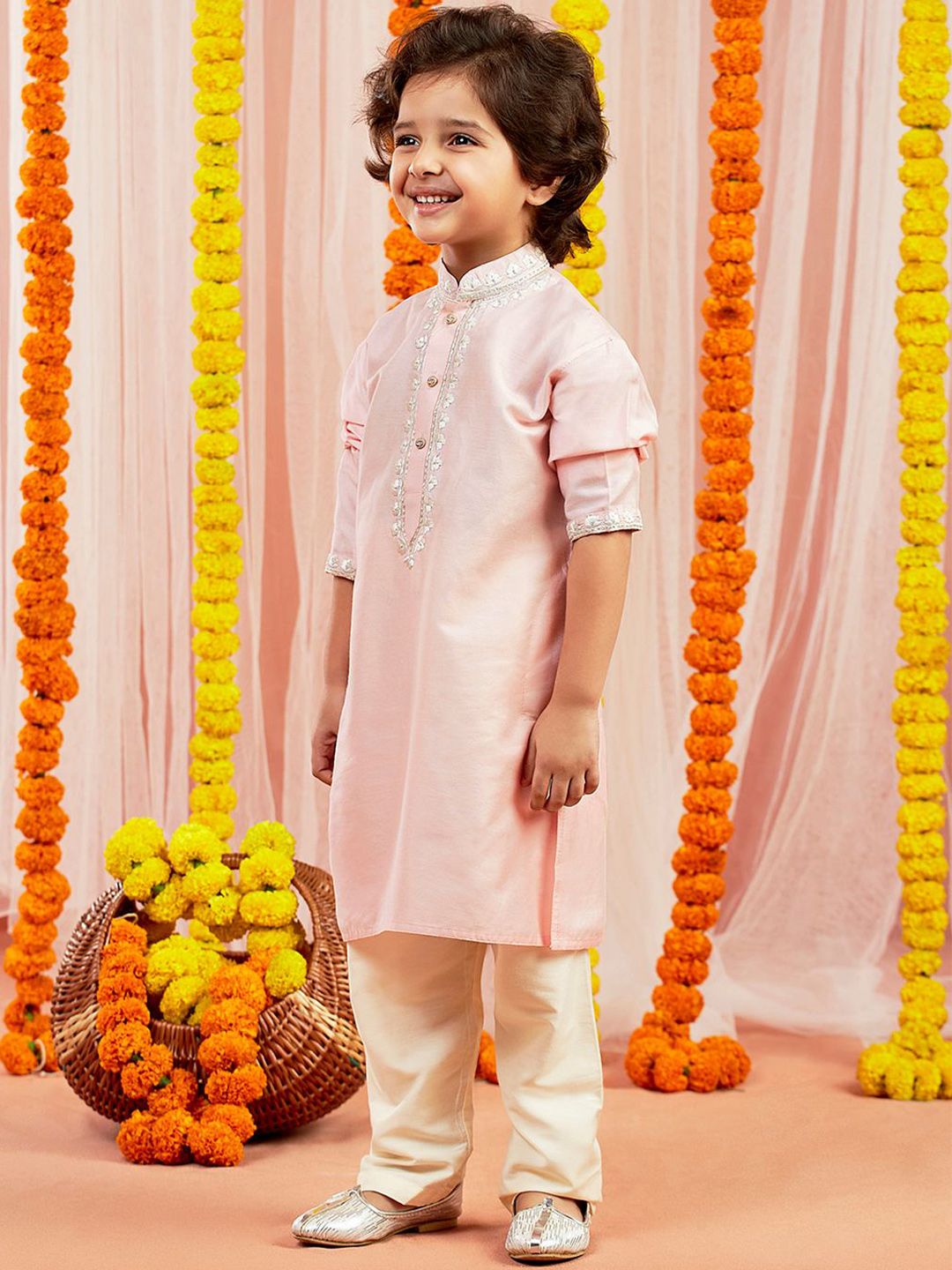 VASTRAMAY Boys Floral Yoke Design Regular Thread Work Kurta With Pyjama