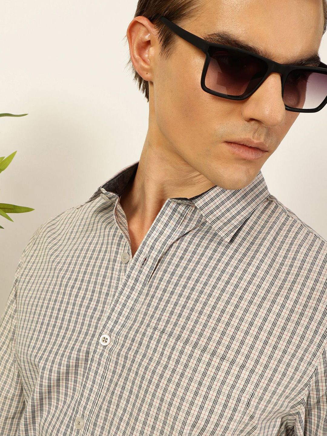 Thomas Scott Men Smart Spread Collar Micro Checked Cotton Slim Fit Casual Shirt
