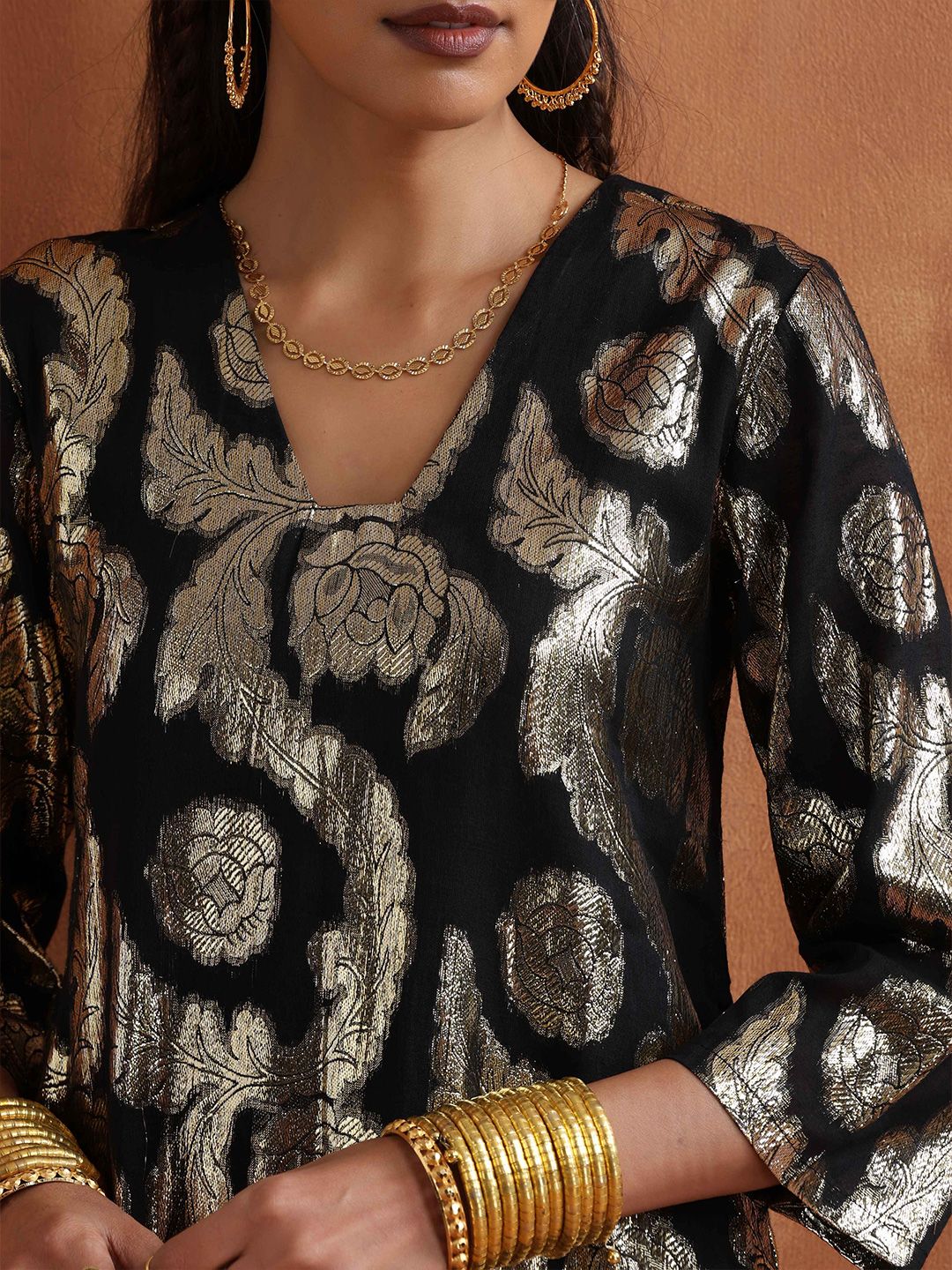 trueBrowns Floral Woven Design Straight High Slit Zari Brocade Kurta with Trousers
