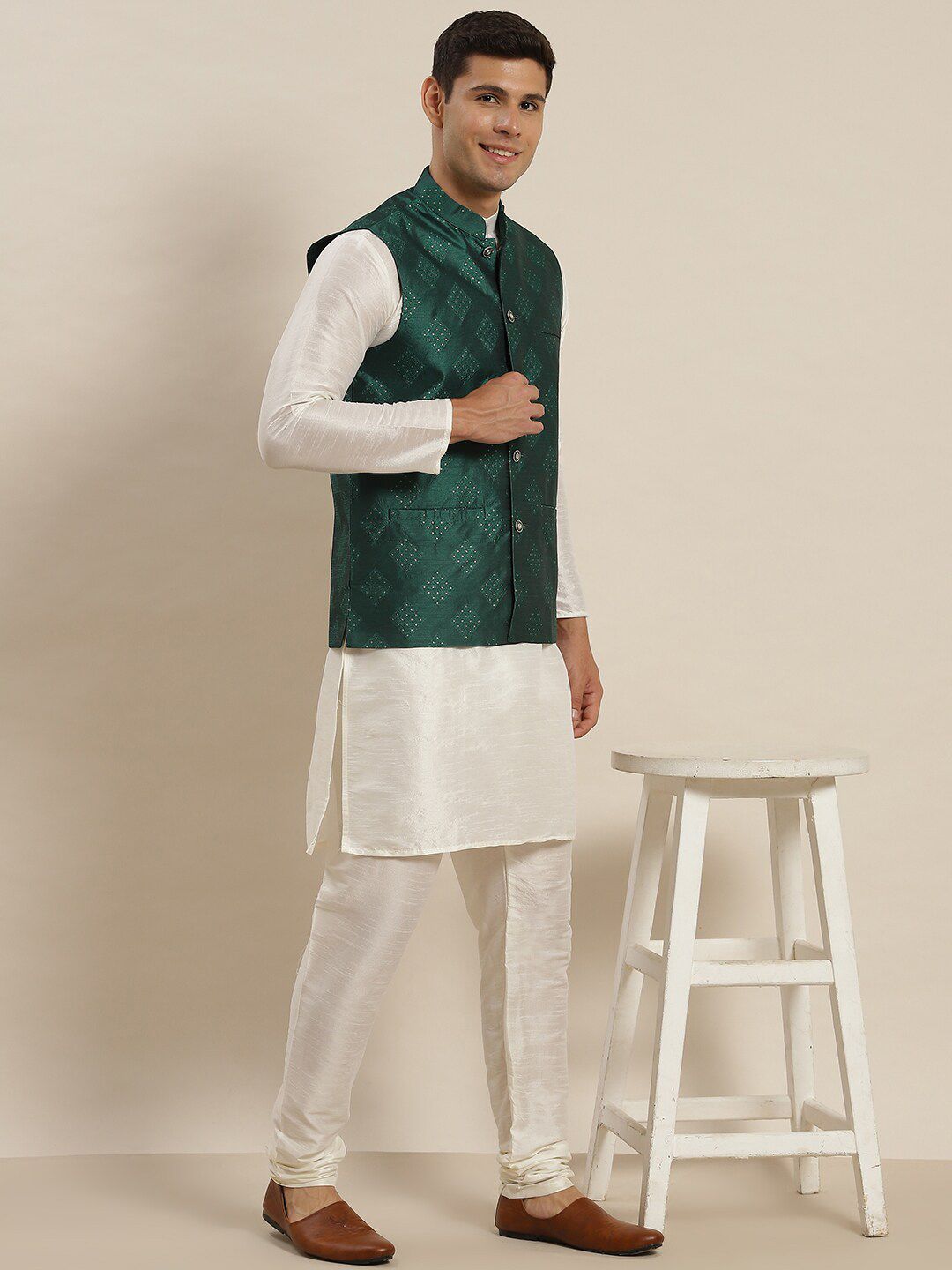SOJANYA Kurta Biasa Kolar Mandarin Dengan Jaket Churidar & Nehru