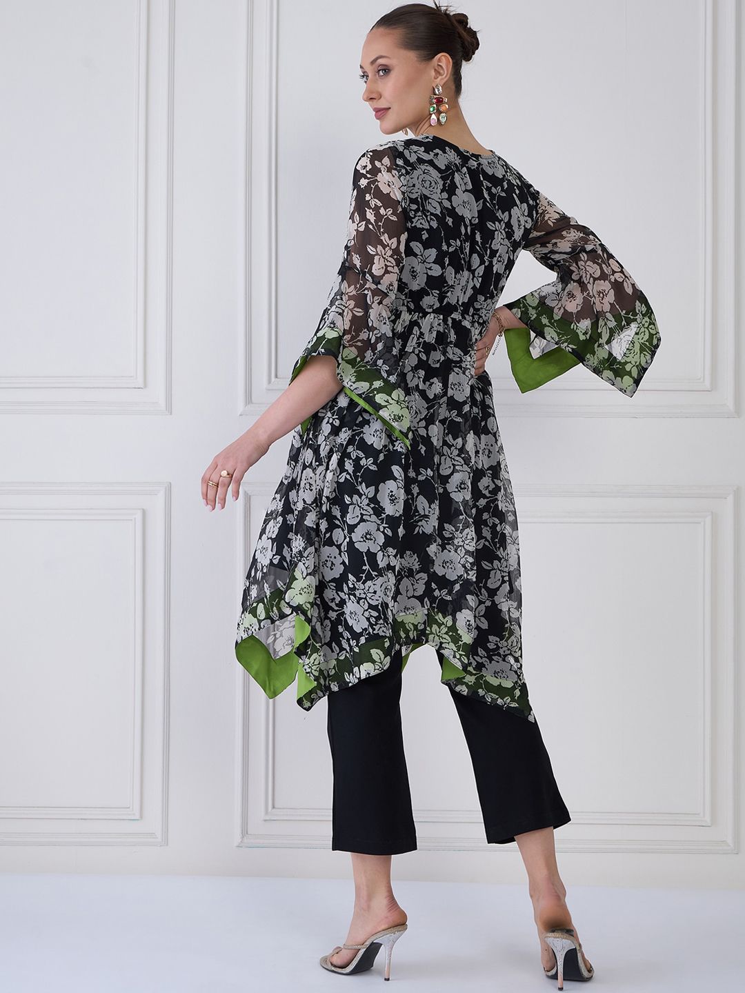 Antheaa Floral Printed Top & Trousers Co-Ords Set