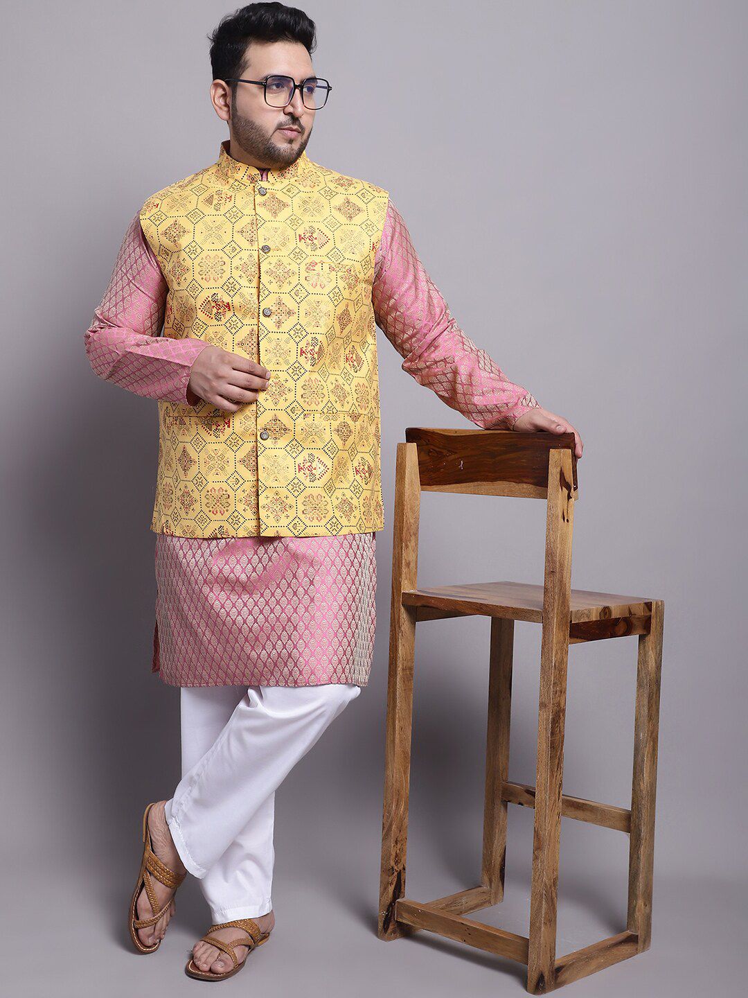 SOJANYA PLUS Plus Size Kurta With Pyjamas & Nehru Jacket