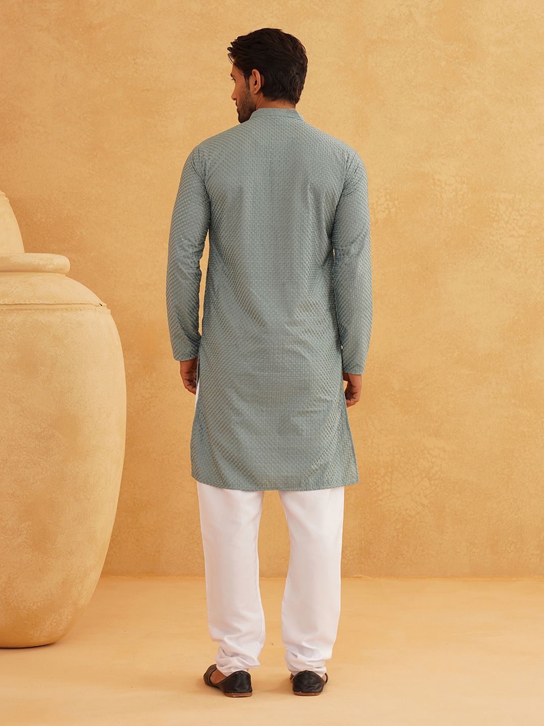 SOJANYA Checked Sulam Pure Cotton Kurta dengan Churidar