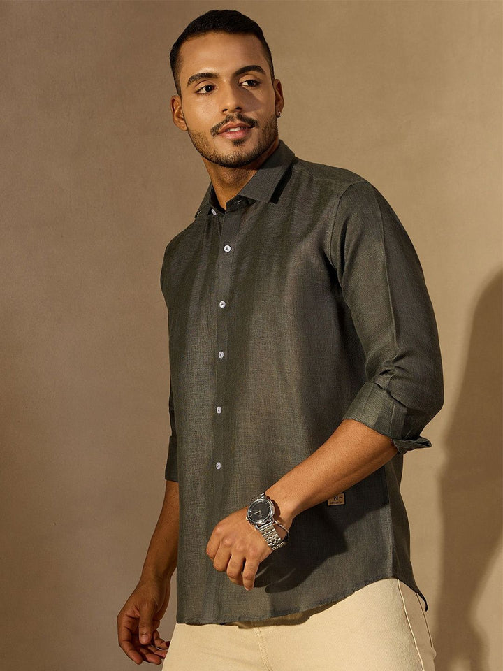 DENNISON Men Solid Spread Collar Oversized Smart Casual Shirt