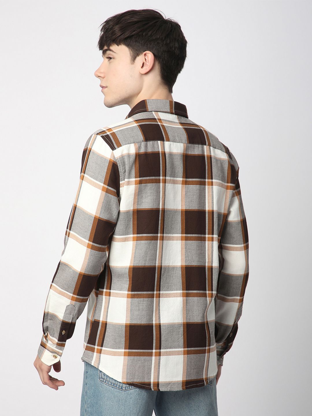 VASTRADO Men Classic Slim Fit Cutaway Collar Gingham Checked Cotton Casual Shirt