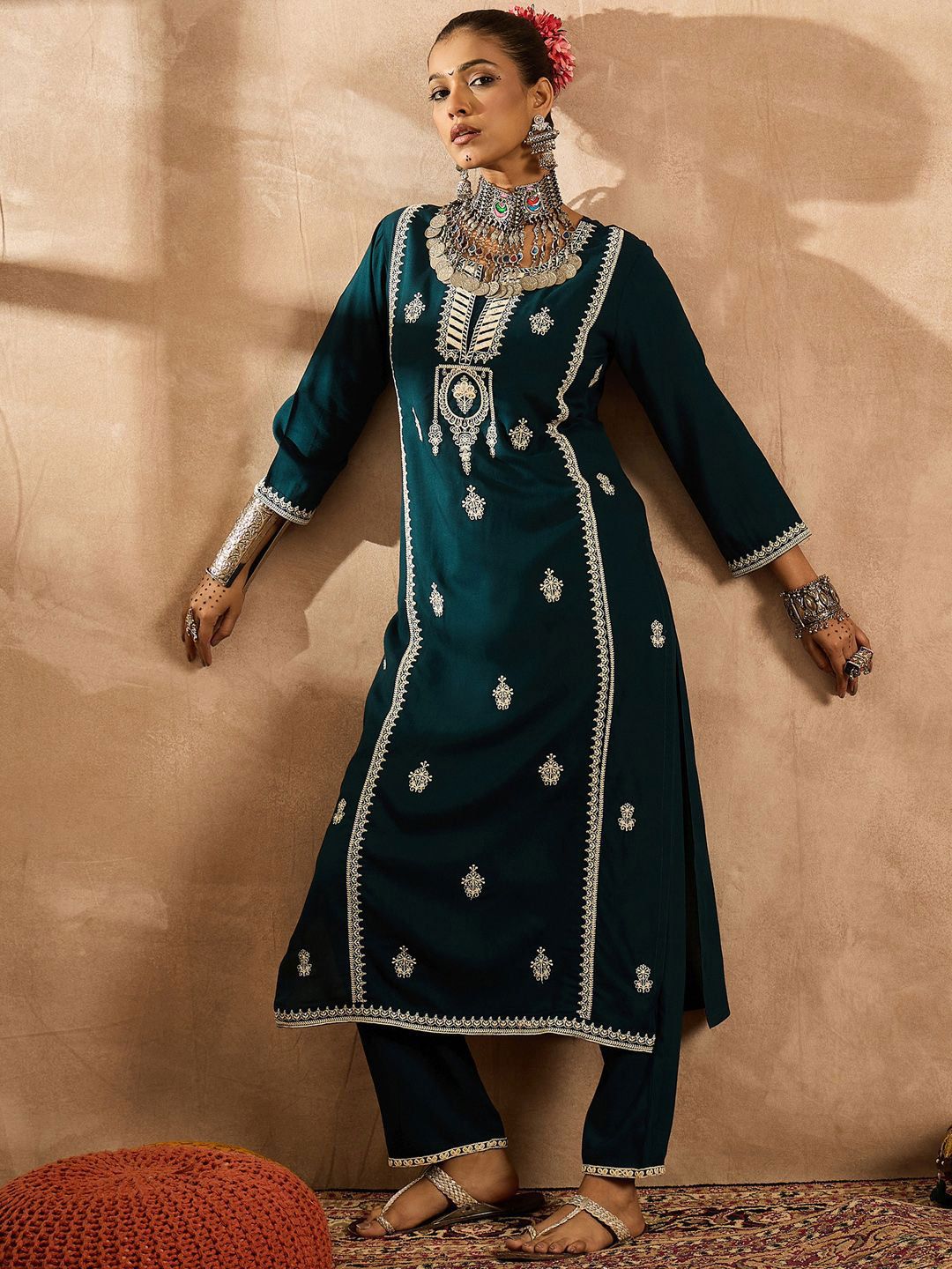 Indo Era Ethnic Motifs Embroidered Notch Neck Thread Work Straight Kurta