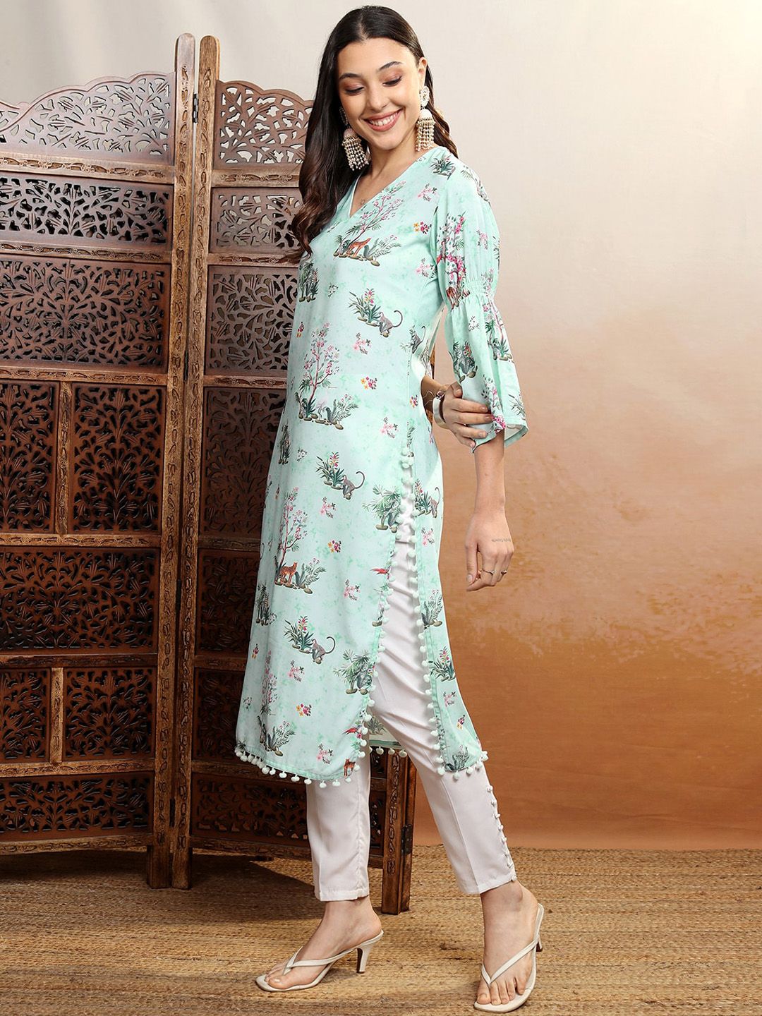 Vishudh Green Floral Printed Flared Sleeves Gotta Patti Straight Kurta