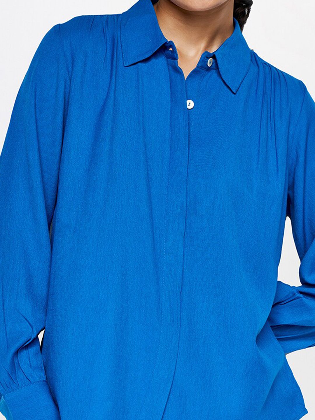 AND Spread Collar High Low Hem Casual Shirt