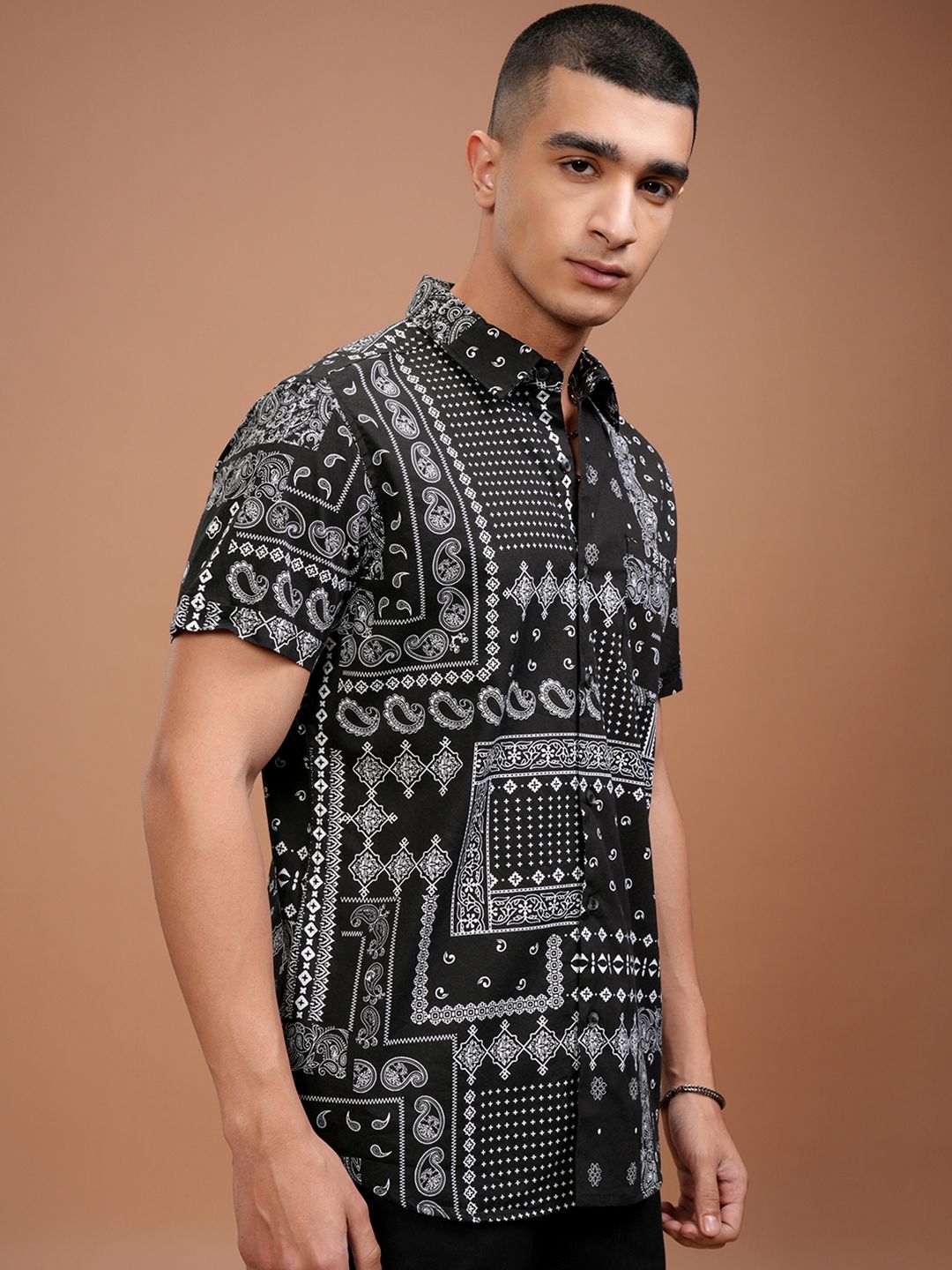 HIGHLANDER Men Black Slim Fit Opaque Printed Casual Shirt