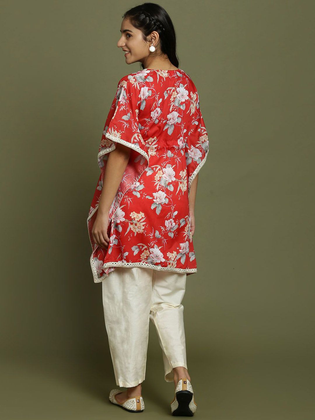 VASTRAMAY Girls Floral Printed Regular Mirror Work Kurta with Salwar
