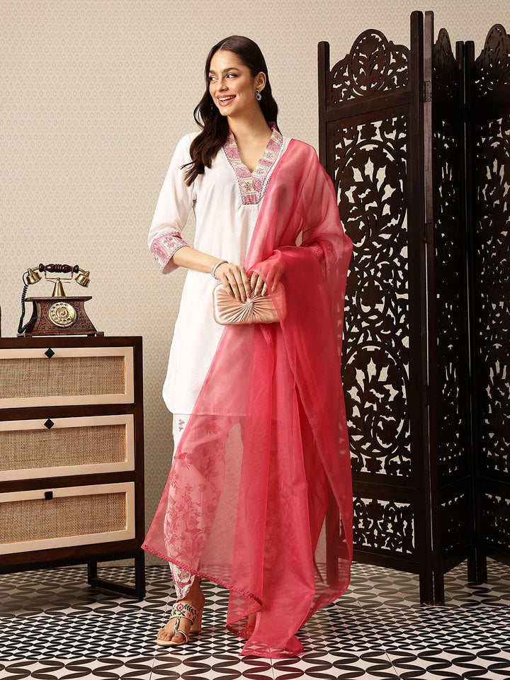 House of Pataudi Floral Regular Pure Cotton Jashn Kurta with Trousers & With Dupatta