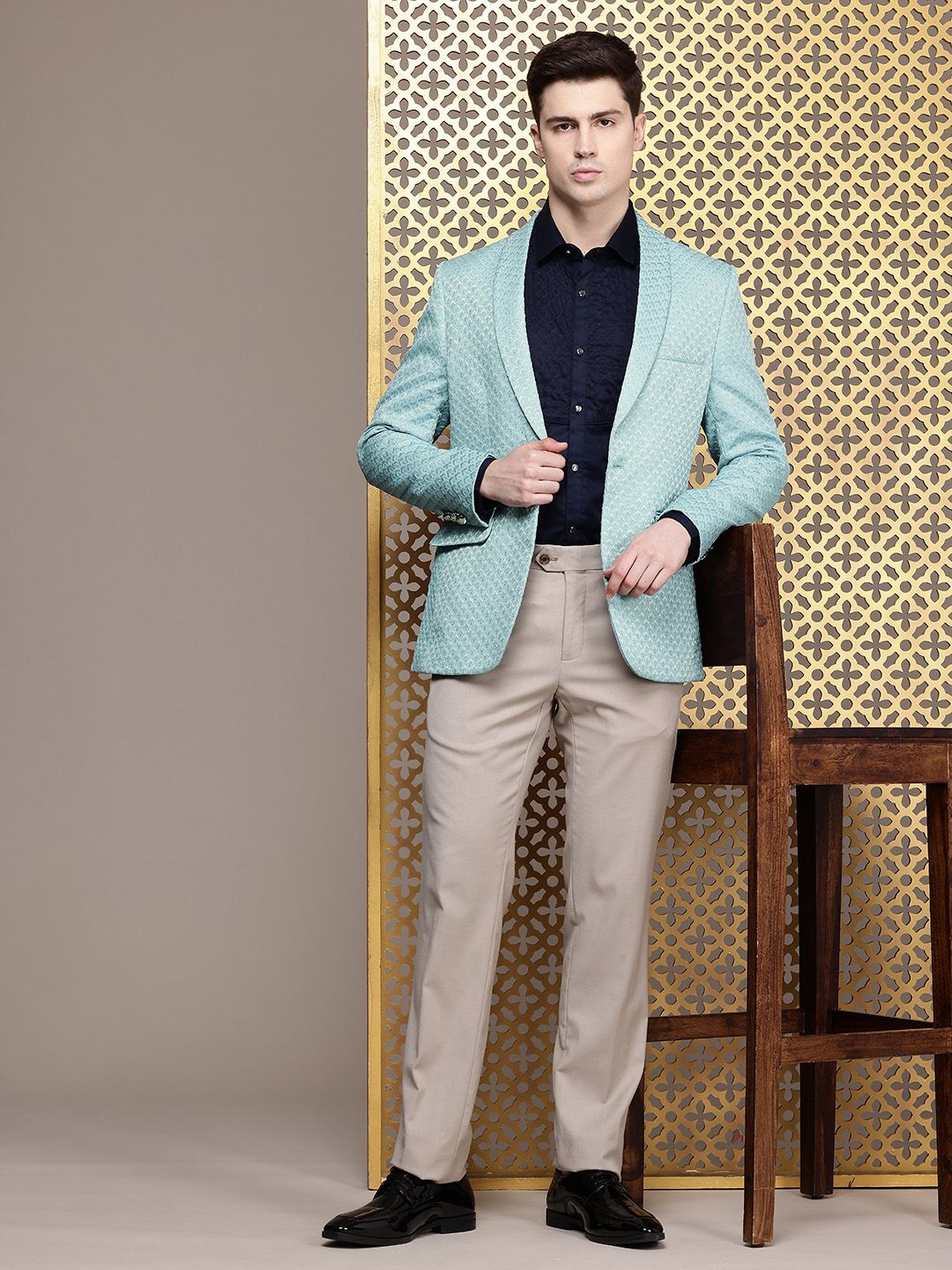 House of Pataudi Shawl Collar Single-Breasted Embellished Blazer