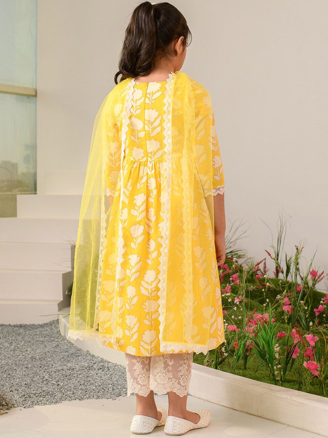 pspeaches Girls Floral Printed Regular Pure Cotton Kurta with Pyjamas & Dupatta