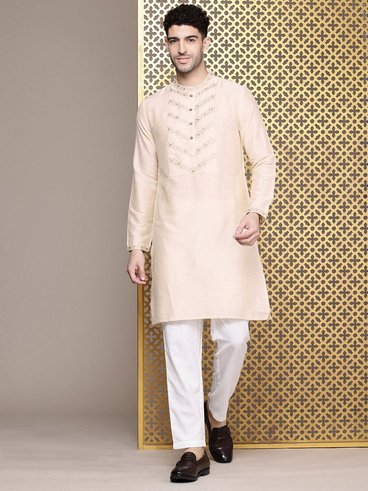 House of Pataudi Men Jashn Ethnic Motifs Yoke Design Zari work Kurta With Trousers