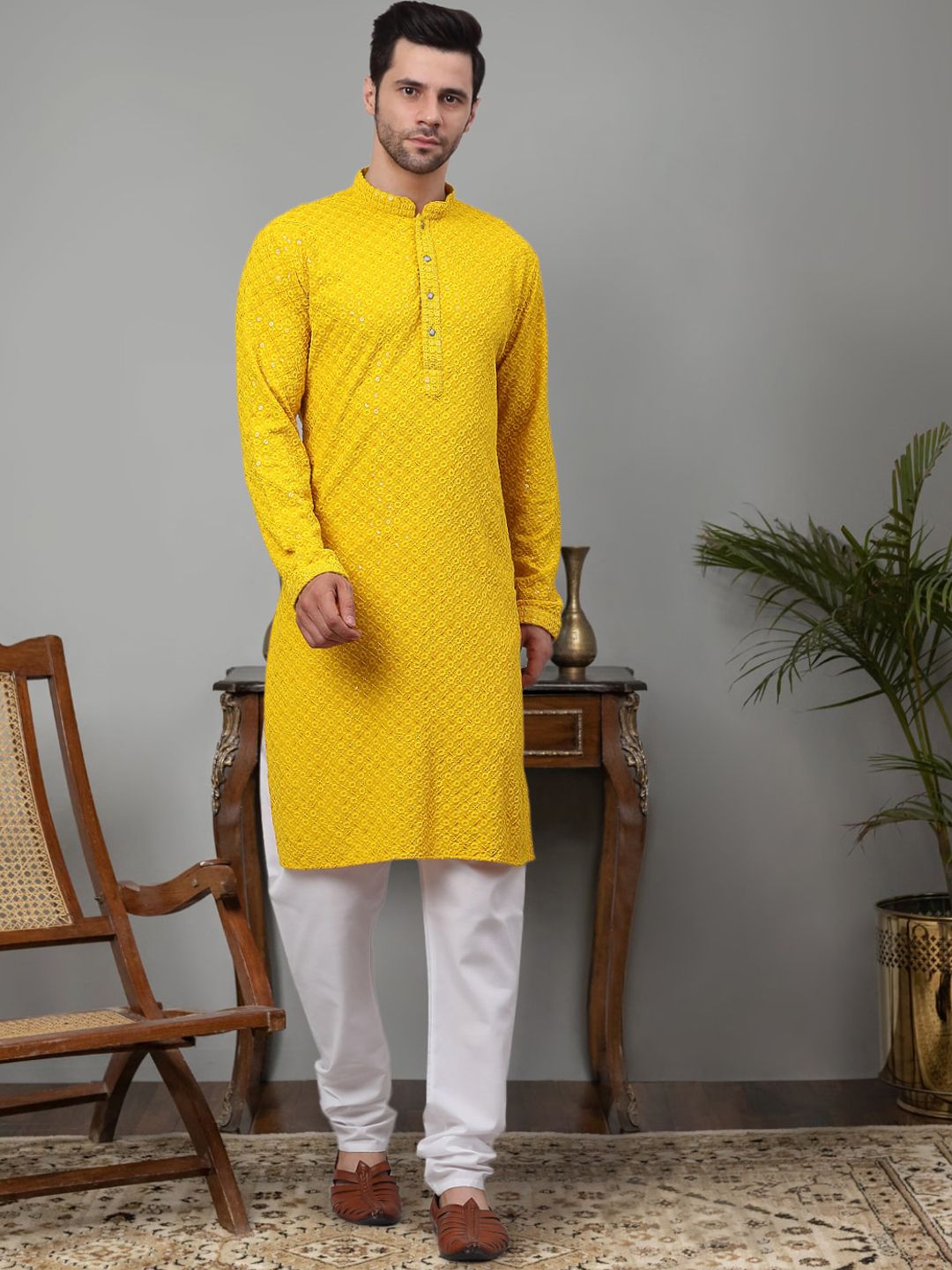 Jompers Floral bersulam Chikankari Pure Cotton Kurta dengan Churidar