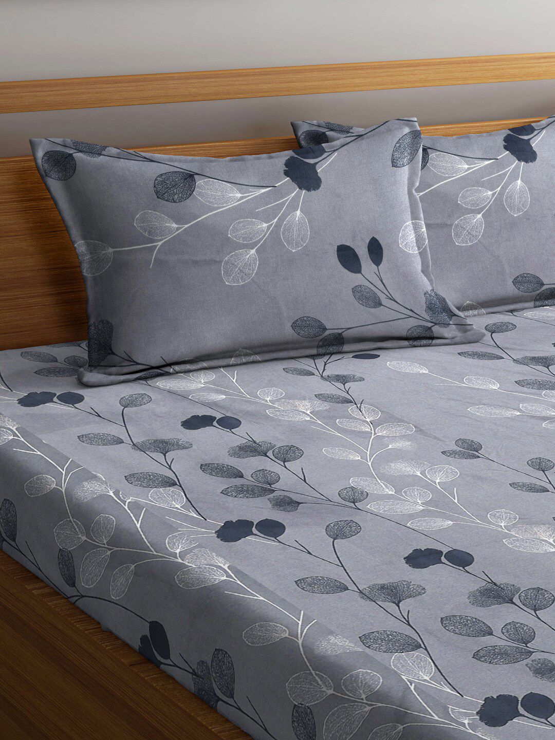 KLOTTHE Grey Floral 300 TC Super King Bedsheet with 2 Pillow Covers