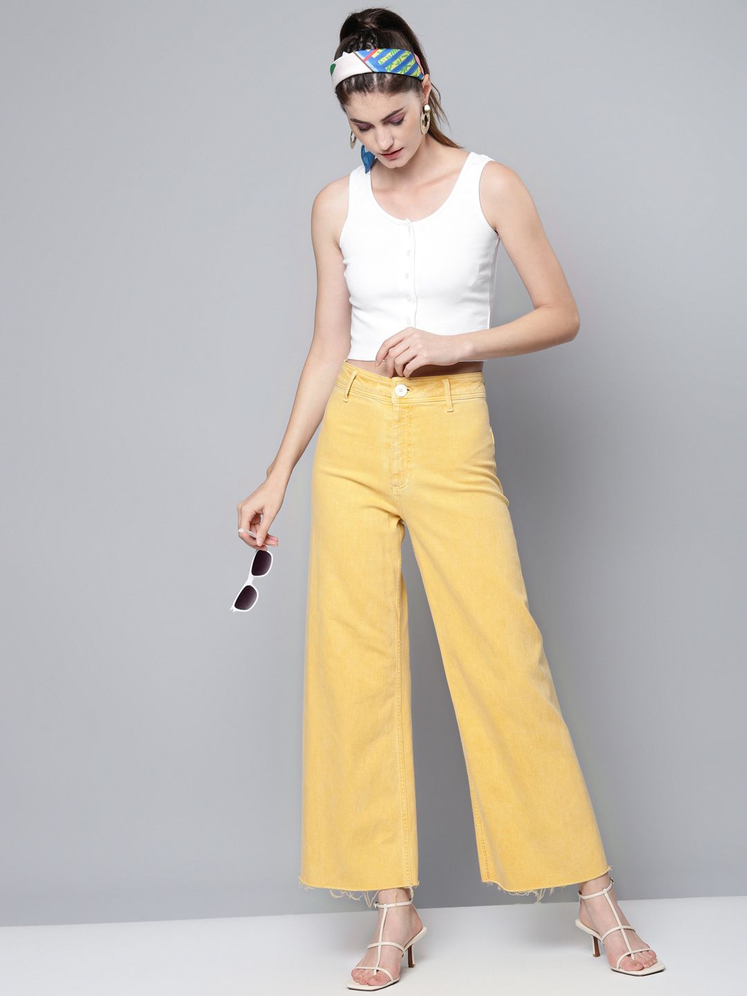 SASSAFRAS Women White Solid Ribbed Fitted Crop Top