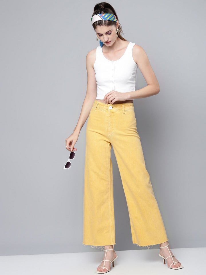 SASSAFRAS Women White Solid Ribbed Fitted Crop Top