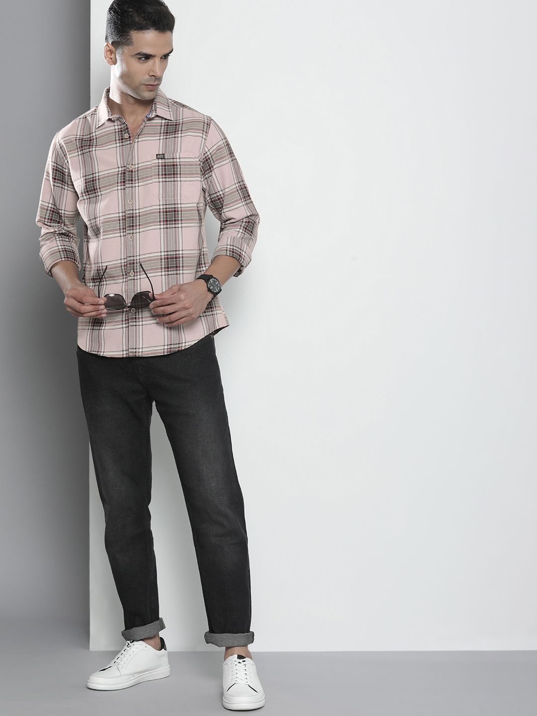The Indian Garage Co Men Pink Checked Casual Shirt