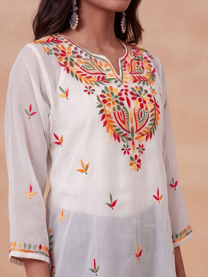 Rumah Wanita Chikankari Motif Etnik Sulaman Benang Karya Georgette Kurta