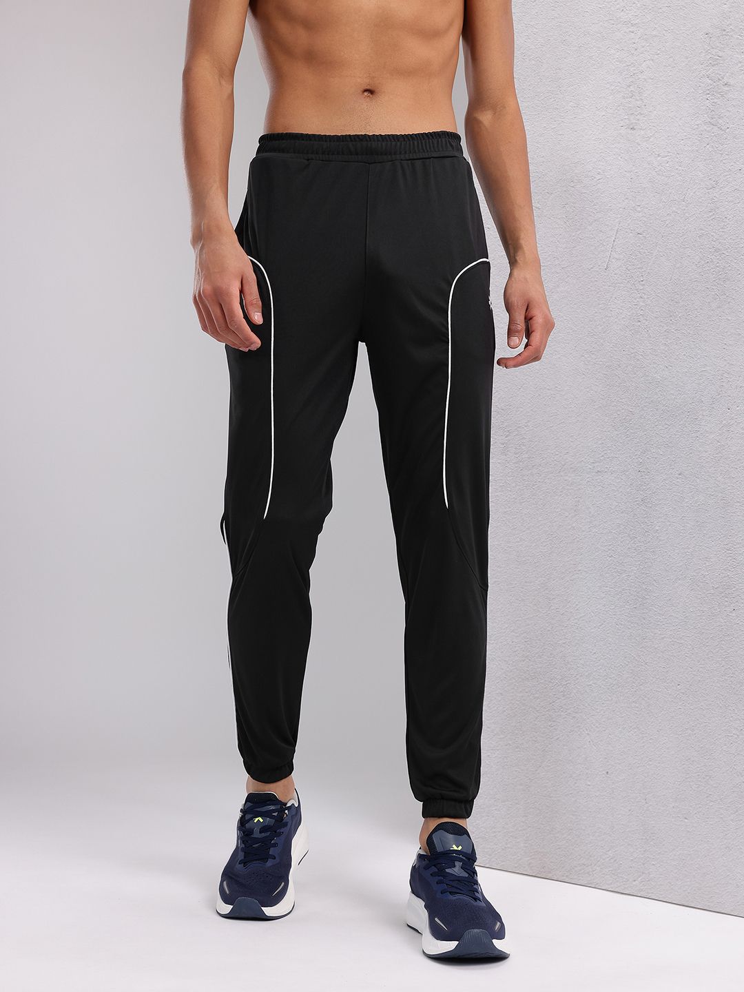 HRX by Hrithik Roshan Men Mid-Rise Rapid-Dry Training Joggers with Contrast Piping
