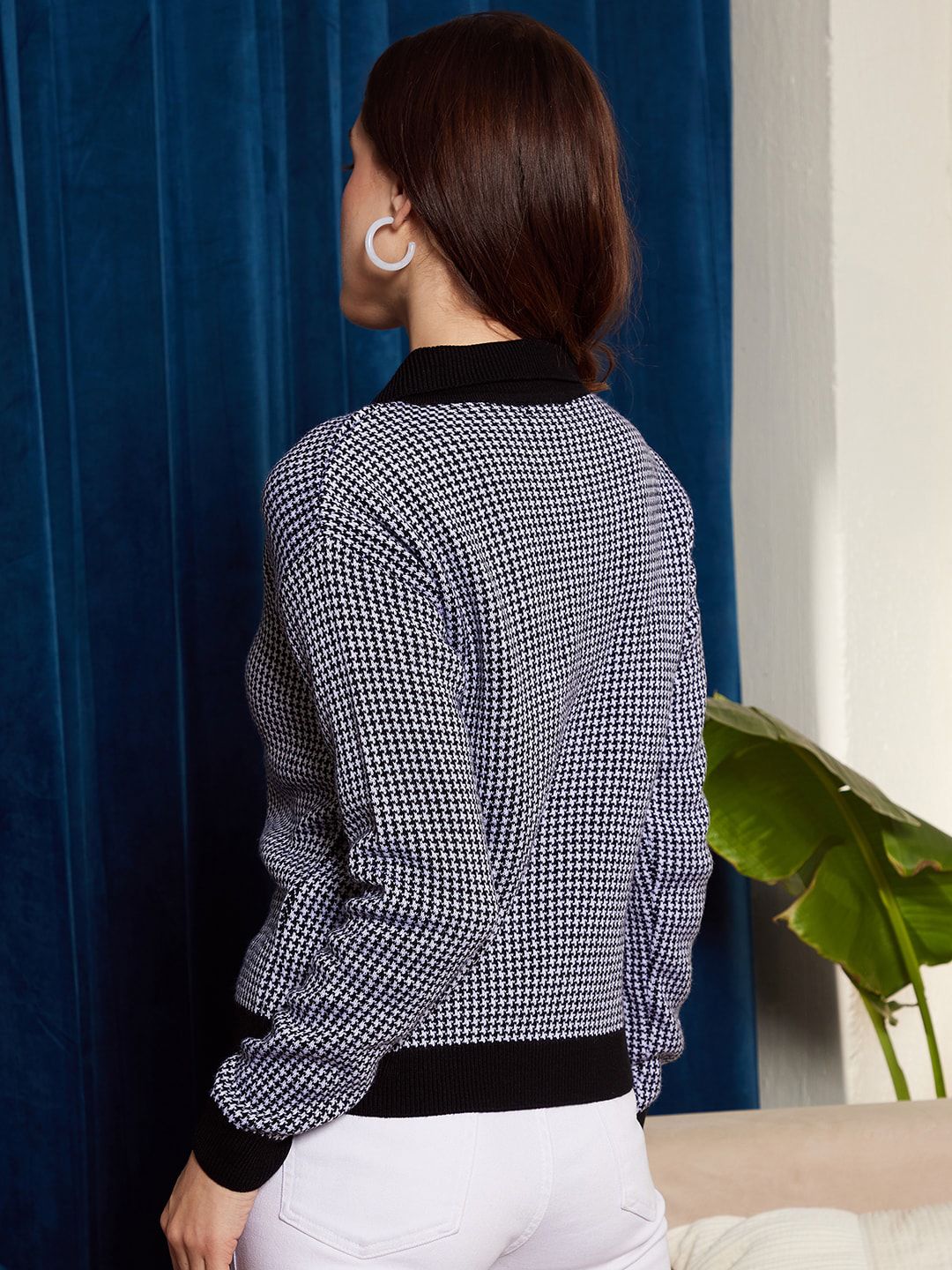 Berrylush Black & White Houndstooth Pattern Contrast Collar Acrylic Pullover Sweater
