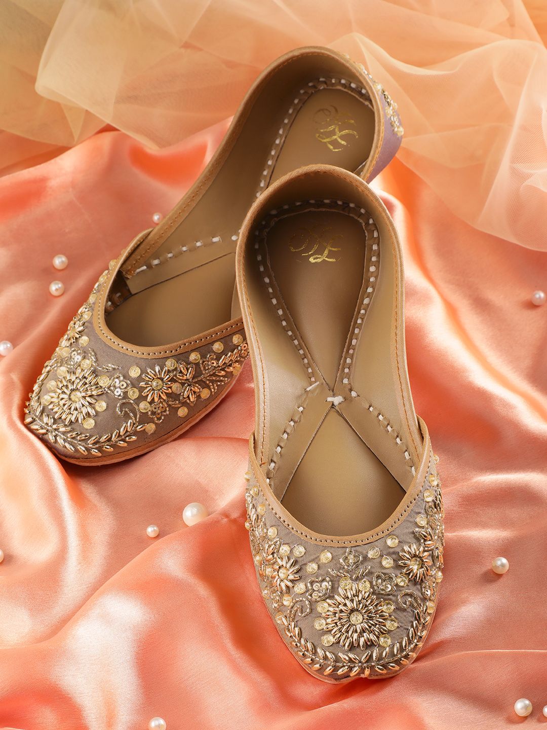 House of Pataudi Women Floral Embellished Leather Mojaris