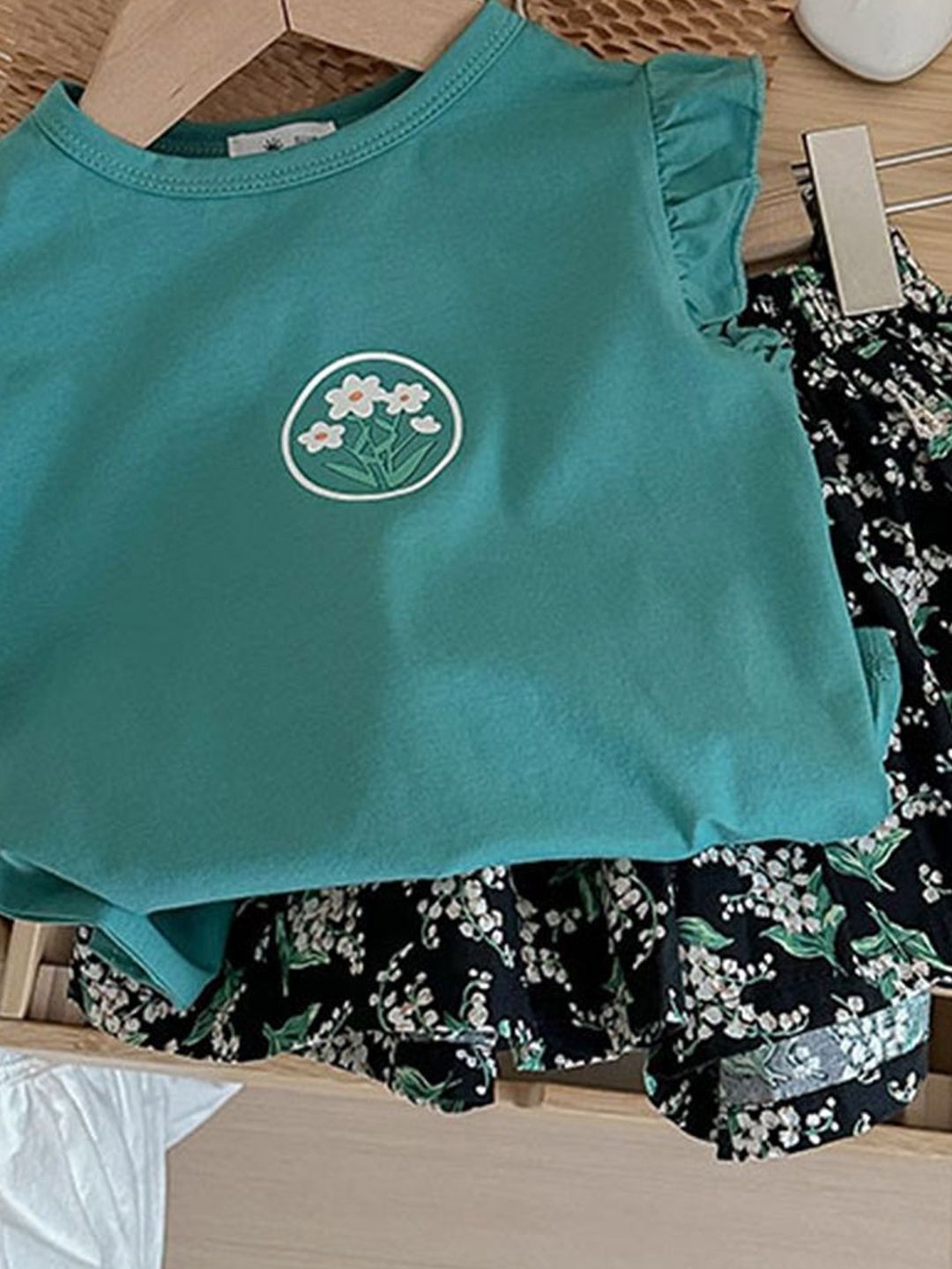 YK Girls Printed Short Sleeve T-Shirt & Trousers Clothing Set