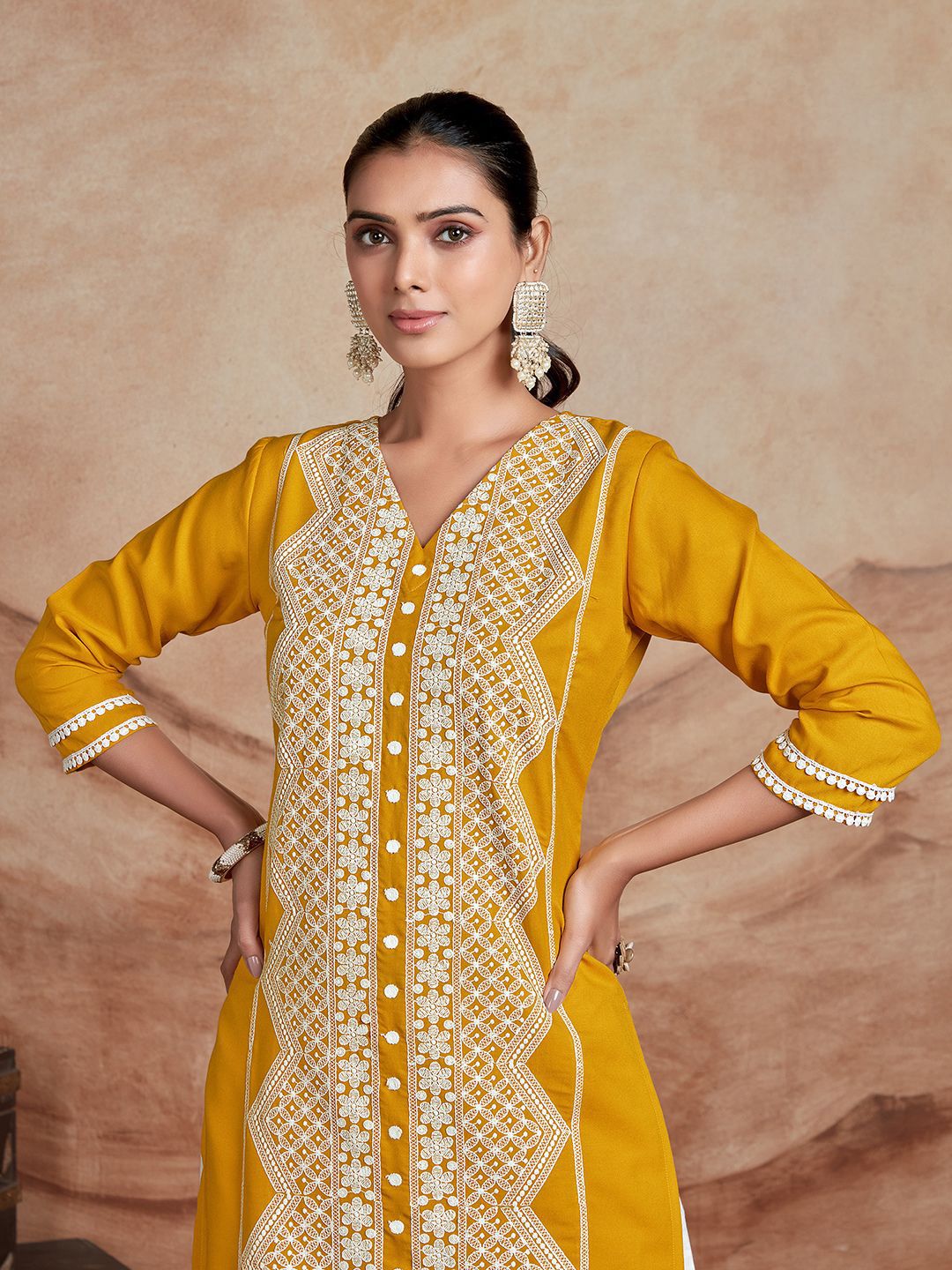 Kalini Chikankari Sulaman Lurus Kurta