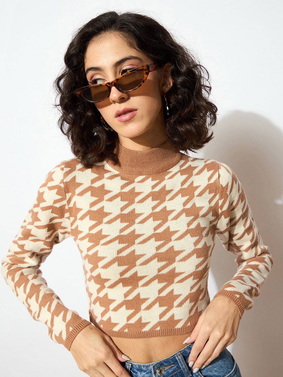 SASSAFRAS Women Brown & White Houndstooth Design Pullover