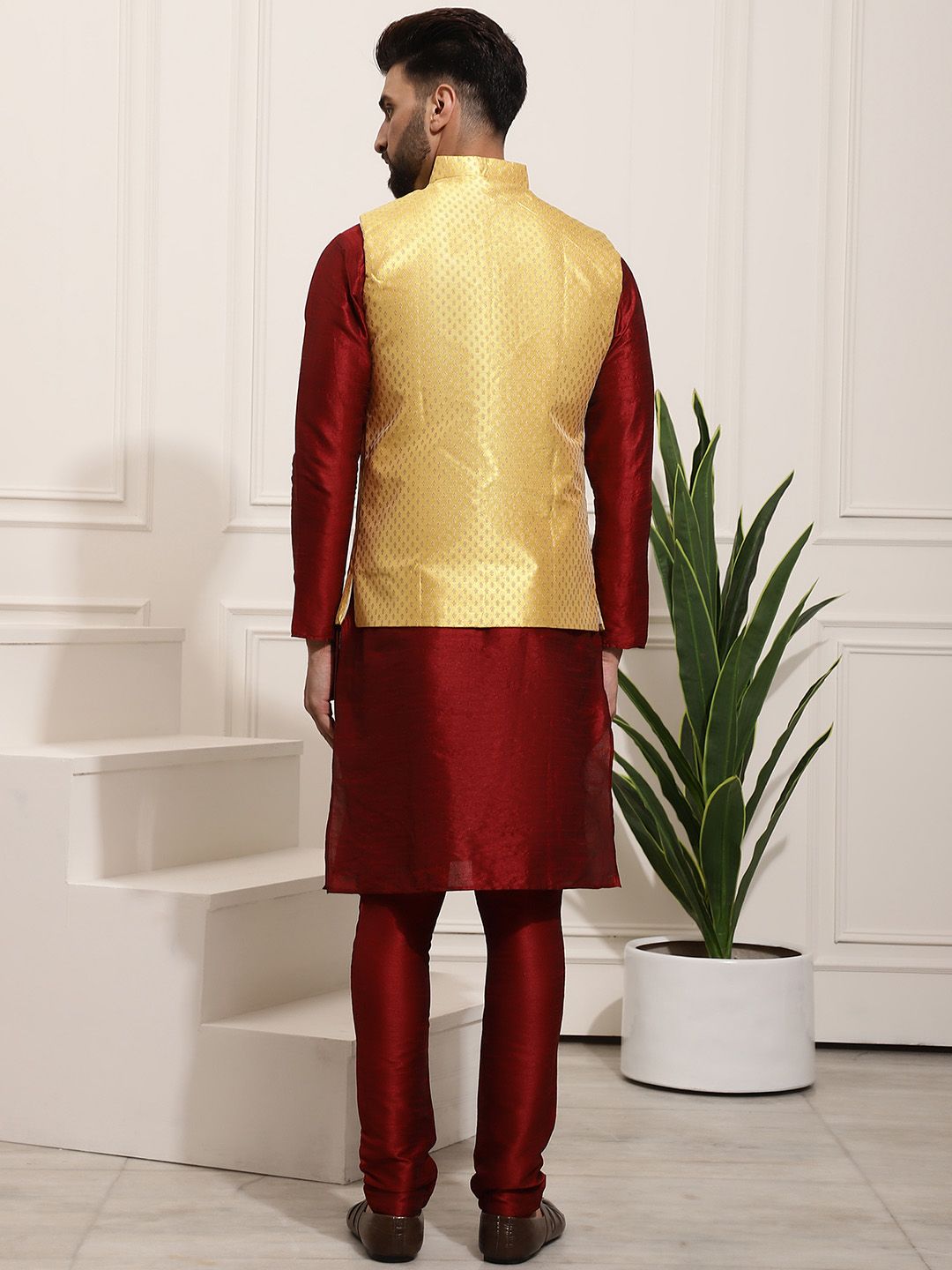 SOJANYA Men Woven Design Kurta with Churidar with Nehru Jacket