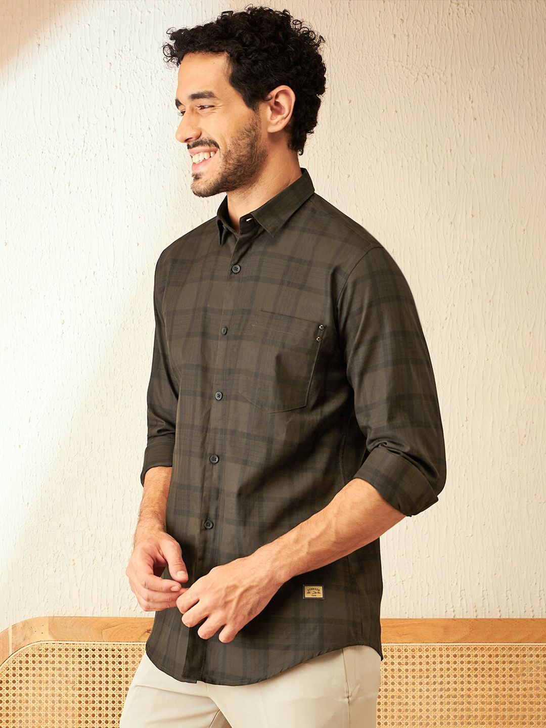 DENNISON Smart Checked Spread Collar Casual Shirt