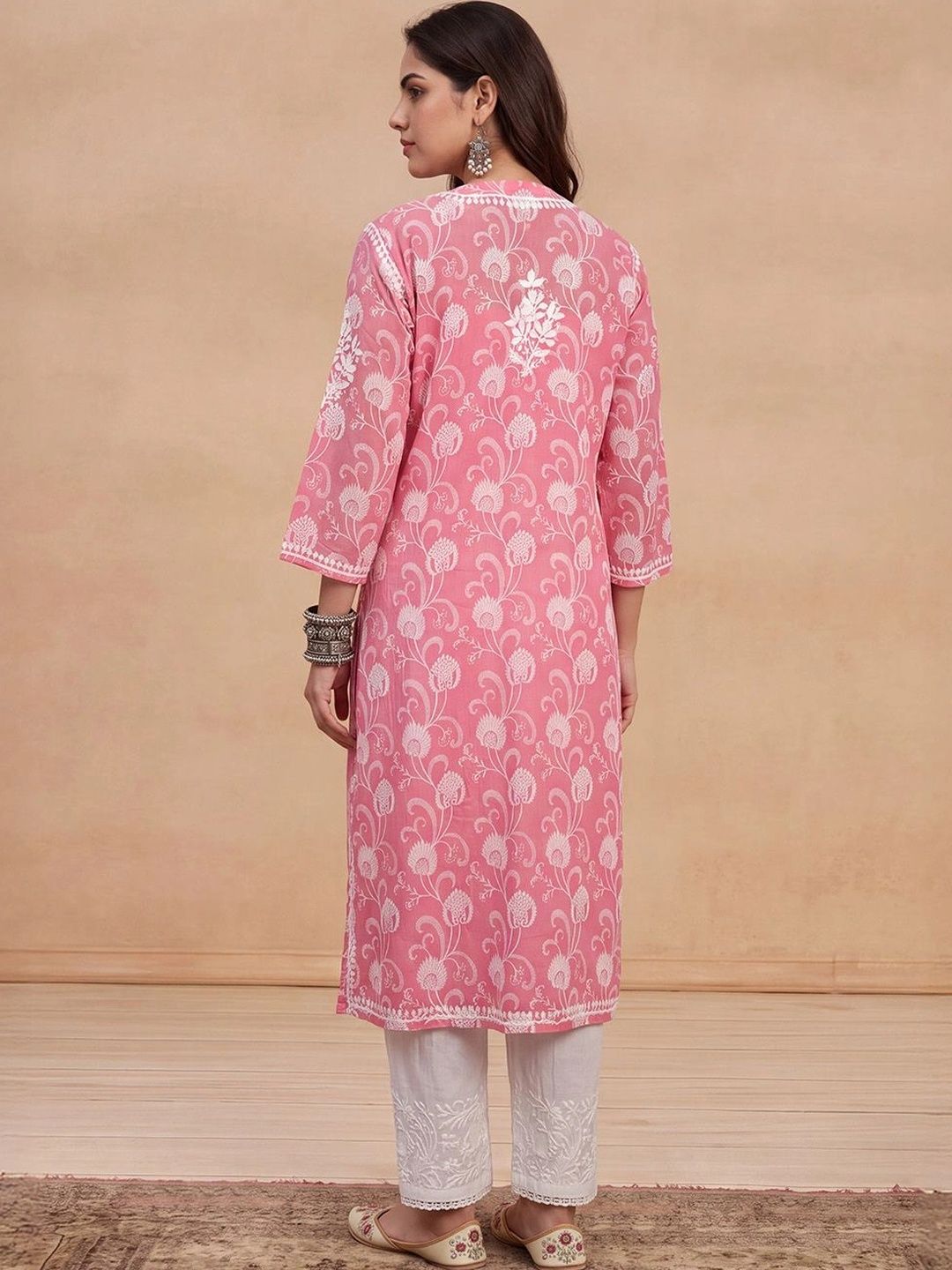 House of Chikankari Women Floral Embroidered Chikankari Kurta