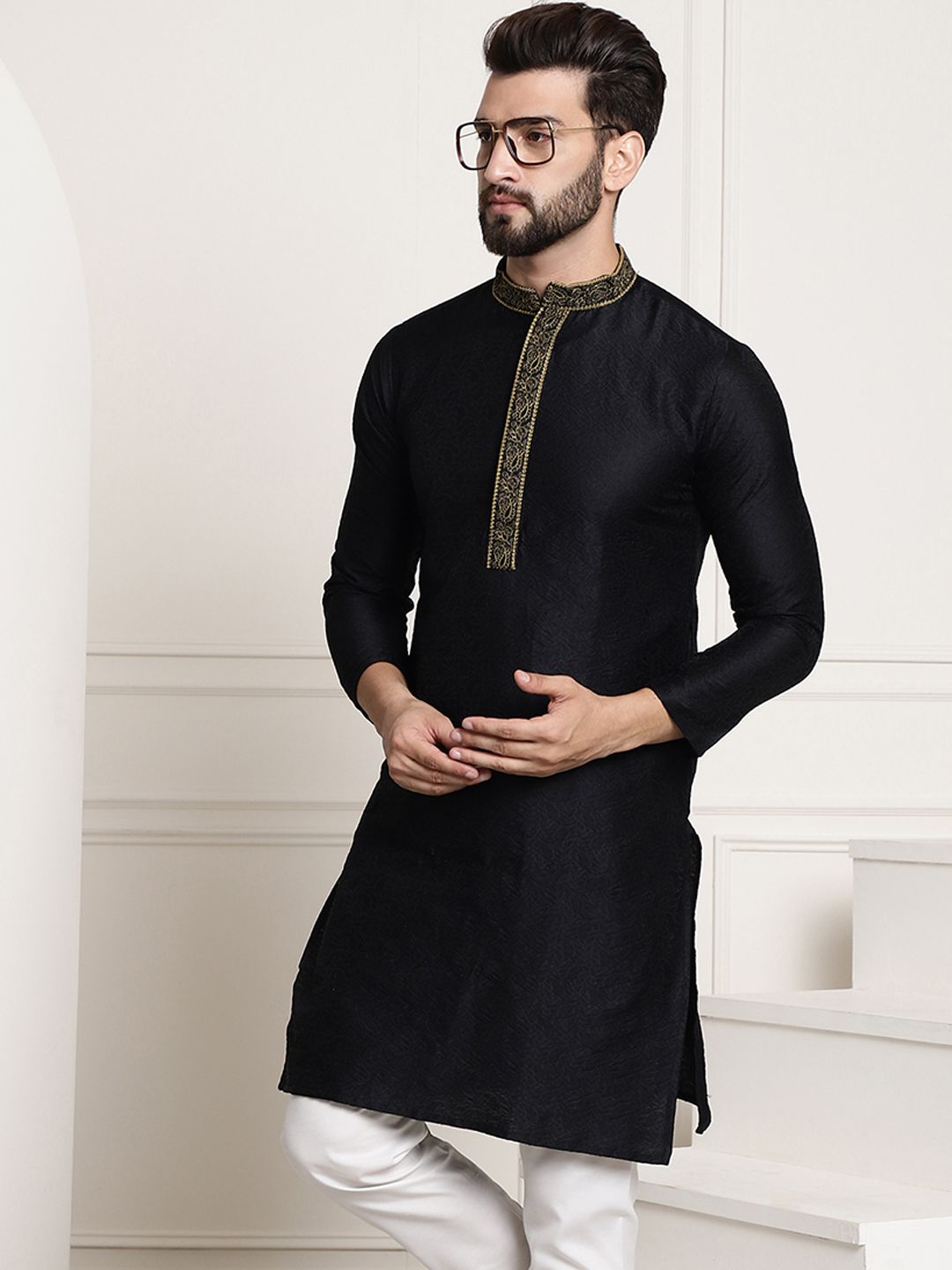 SOJANYA Men Black Woven Design Straight Kurta